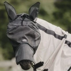 Kentucky Horsewear Kentucky Vliegenmasker Classic Met Oren En Neus Zwart 9 Kentucky Horsewear Kentucky Vliegenmasker Classic Met Oren En Neus Zwart -Waldhau Paard Winkel kentucky bw4a0169 bearbeitet e8502ded370e565d04389cf2c54c4715 article photobook crop.c74add 1
