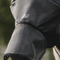 Kentucky Horsewear Kentucky Vliegenmasker Classic Met Oren En Neus Zwart 11 Kentucky Horsewear Kentucky Vliegenmasker Classic Met Oren En Neus Zwart -Waldhau Paard Winkel kentucky bw4a0212 bearbeitet e8502ded370e565d04389cf2c54c4715 article photobook crop.88d070 1