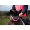 Weatherbeeta Oornetje Reflective Roze -Waldhau Paard Winkel wb 1004917002 wb reflect bonnet lifestyle.71e4f6